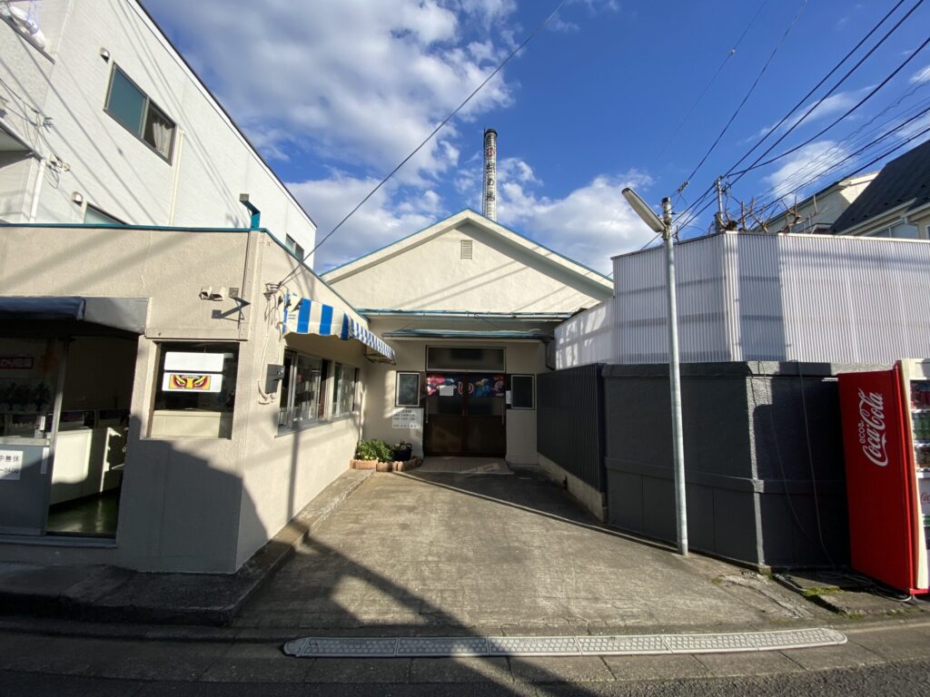 照の湯の玄関